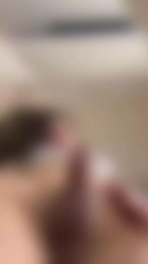 Sitting pretty, thinking naughty 😘💋 by ariabellets