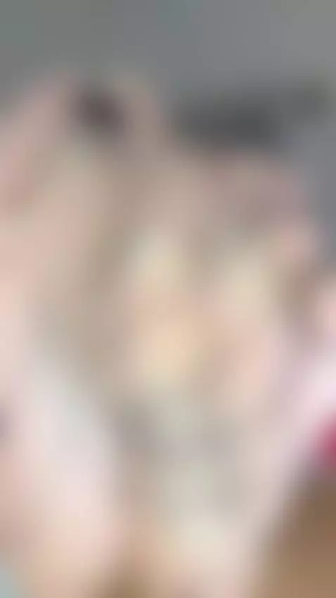 Just me, my chair, and a very bad idea that turned so good 😏... by ariabellets