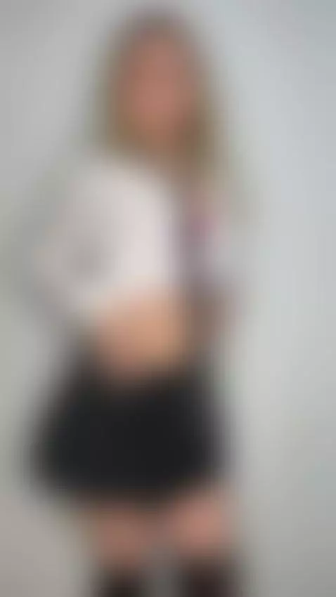 I like it when you can’t look away from me 👀💋 by lolaelfie