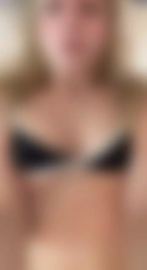 Can I make your day a little hotter? 😏💋 by lolaelfie