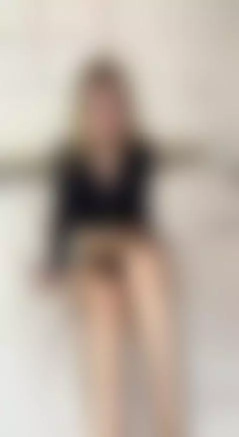 I love to feel wanted… and you want me, don’t you? 😈💋 by lolaelfie