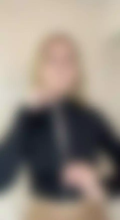 Can’t stop thinking about what we could do together 💭💋 by lolaelfie