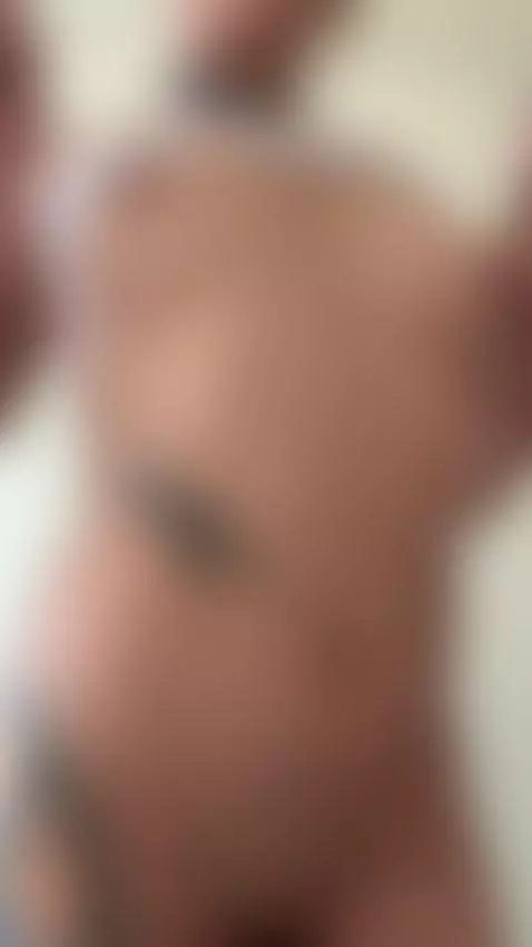 Touch me with your eyes… further down by maveparkss