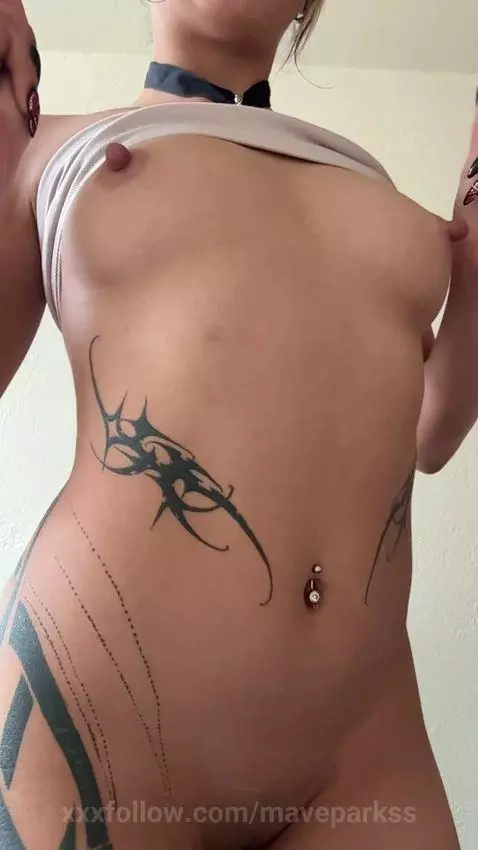 Touch me with your eyes… further down by maveparkss