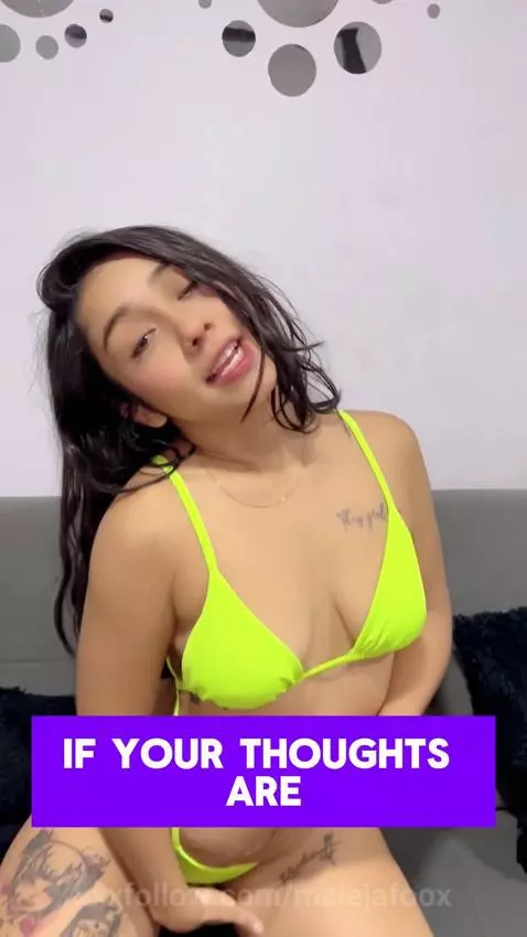 “Behind the follow button… is your new addiction. 💋 / Detrás... by malejafoox