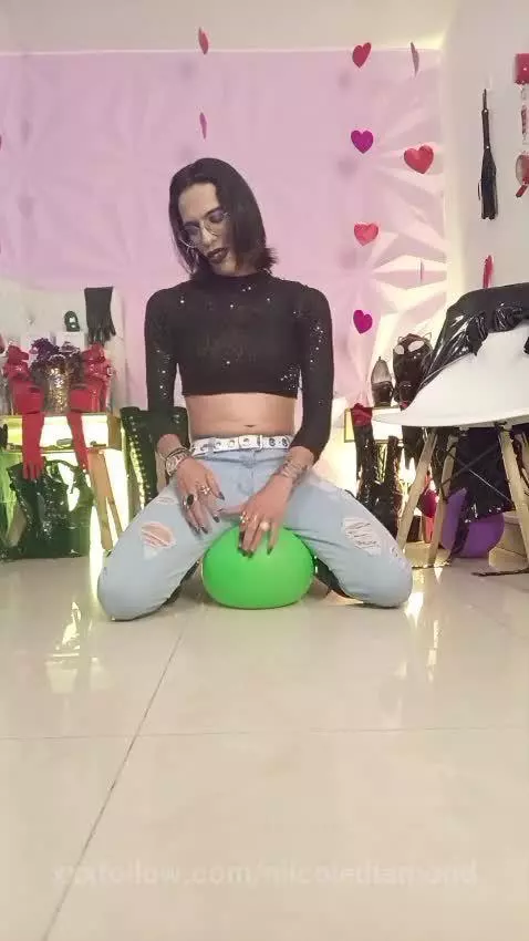 🤤Your gaze undresses me more than your hands🤤 by niicolediamond