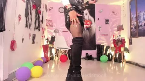 ☺️Friday should come with background music and applause☺️ by niicolediamond