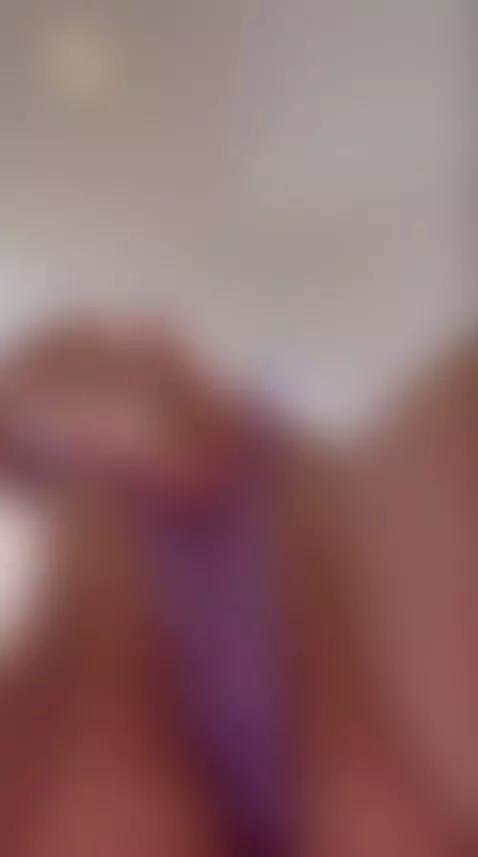 Follow her and subscribe in bio — new shots every day 🌞 by saracutiepie