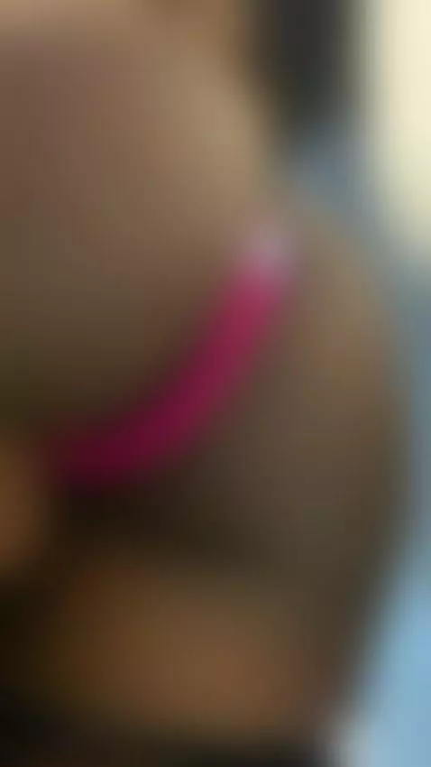 I love that my fat ass vibrates 🙈 by ziz-campbell