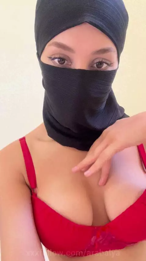 A little treat for my favorite fans! 🎁 by arabalya