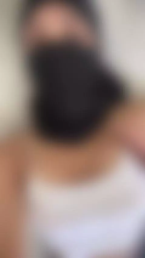 POV: you can’t decide if you want to stare or grab 😏 by arabalya