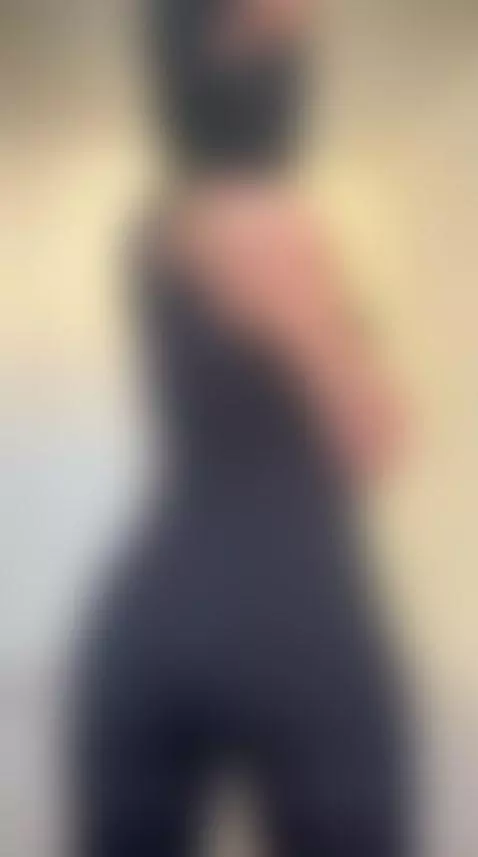 Hijabi curves sent to test your discipline 😇🍑 by arabalya