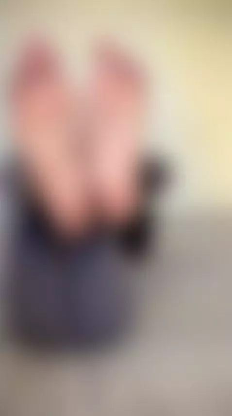 Arab toes peeking out like a sin you can't resist 😈 by arabalya