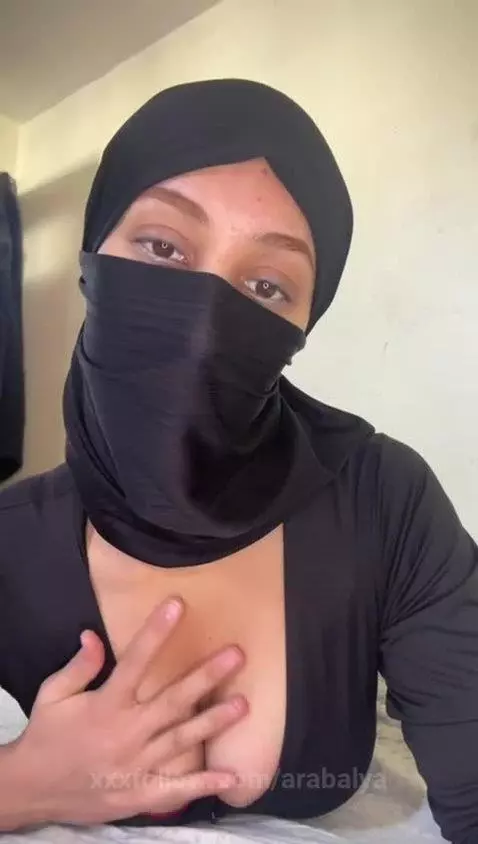Arab girl with goddess tits 💋 by arabalya