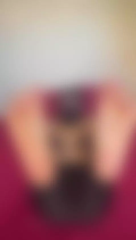 Barefoot and teasing 💋 by arabalya