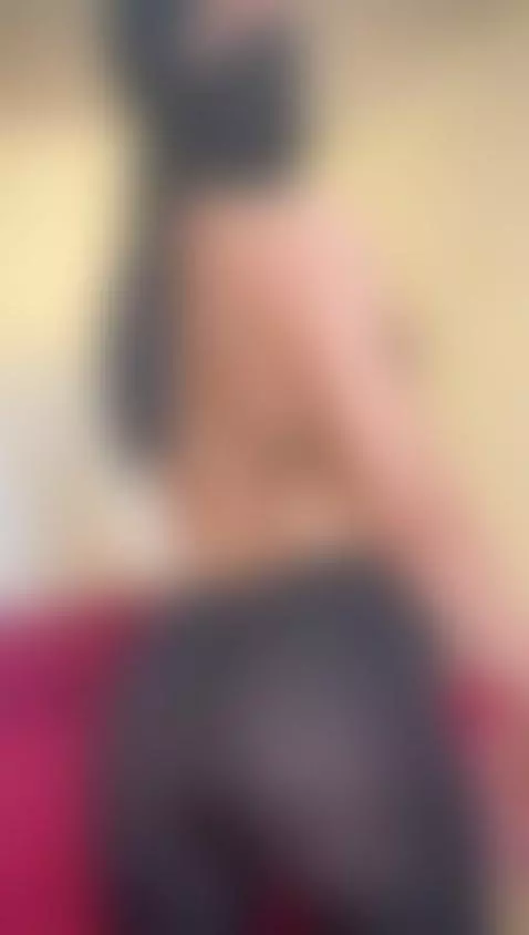 this arab booty’s got its own gravity 🍑 by arabalya