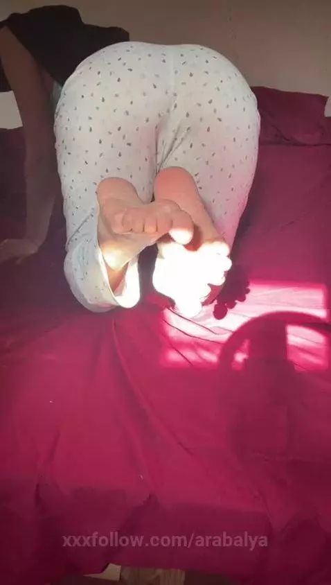 you like hijabi feet, don’t you? 😏 by arabalya