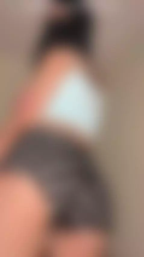 Built to make you lose focus 🤤 by arabalya