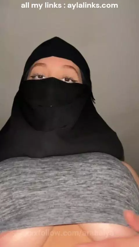 Who’s obsessed with these boobs? by arabalya