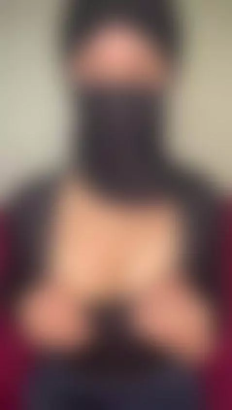 Who’s obsessed with these boobs? by arabalya