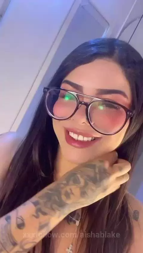 fill my tight pussy with pleasure and milk 😈 by aishablake