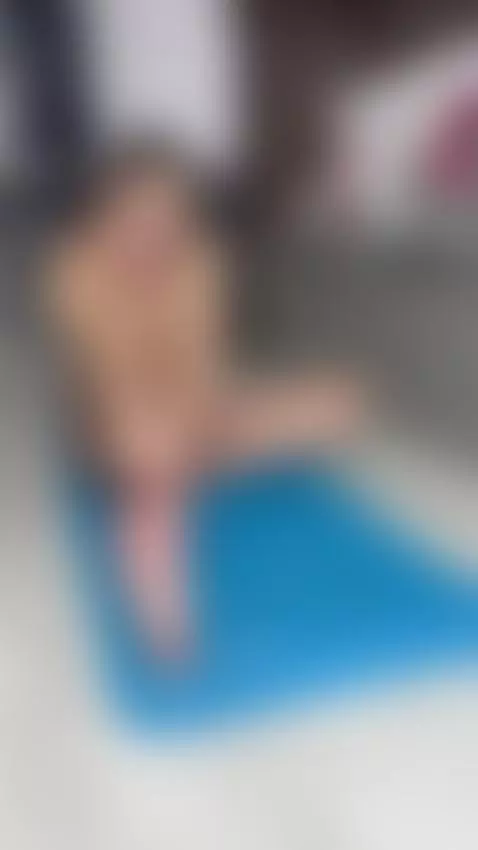 I like to stretch🥰 by wowjennifer