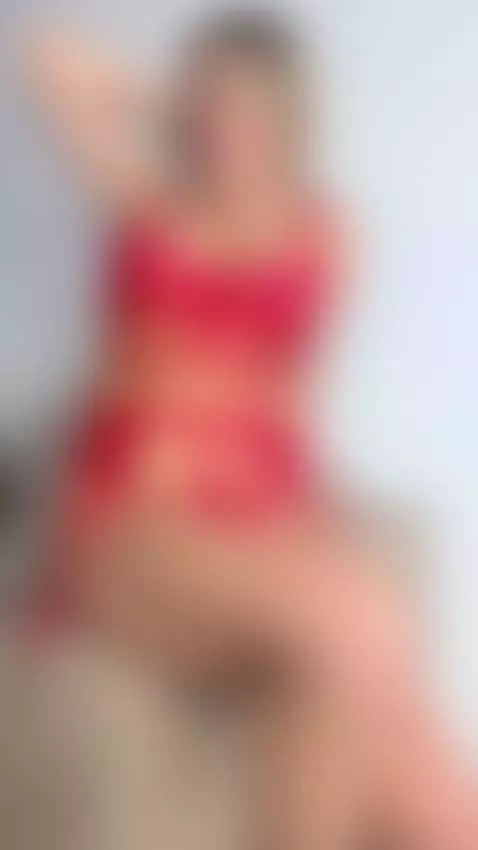 Red is a highly arousing color💋 by wowjennifer