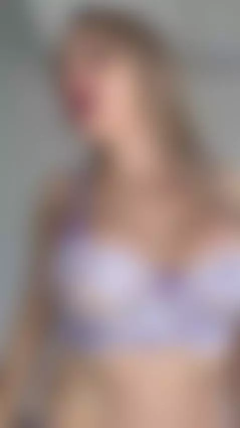 F40 mom ,how many of you find me tempting? by wowjennifer