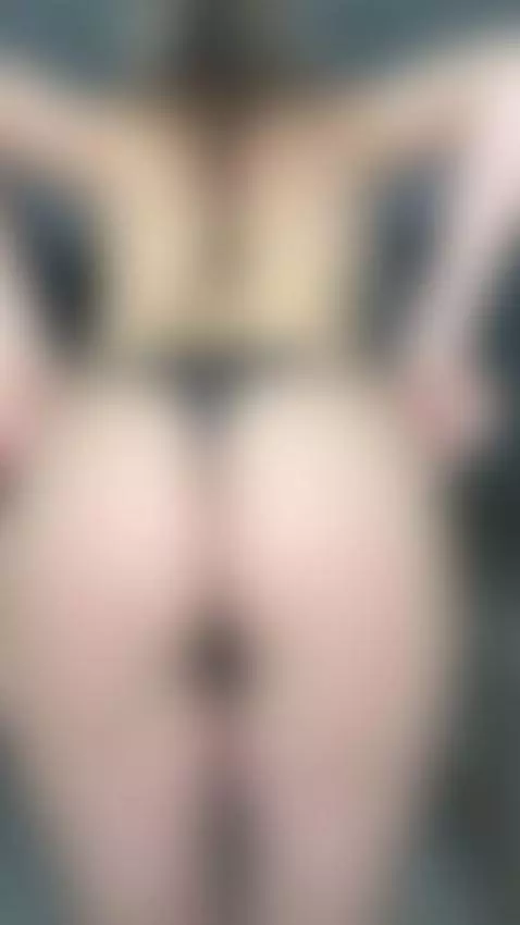 What do you think about a 40 year old mom in a thong? by wowjennifer