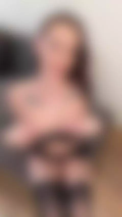 Imagine this… but closer. That’s my OF 💋 by alexanoirr