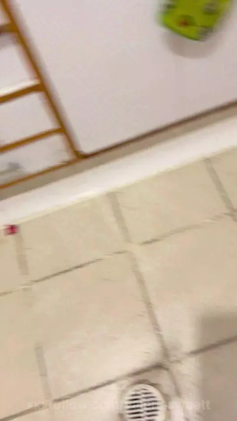 Entre tú y yo… ya hay algo. / Between you and me… there’s al... by valeriasweett