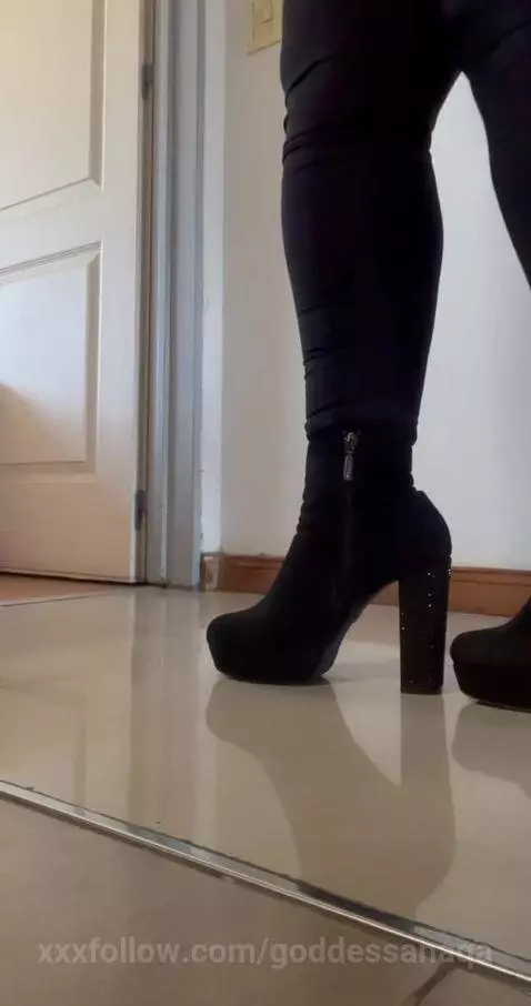 Your only place is here, under my feet 👇🏻 by goddessanaqa