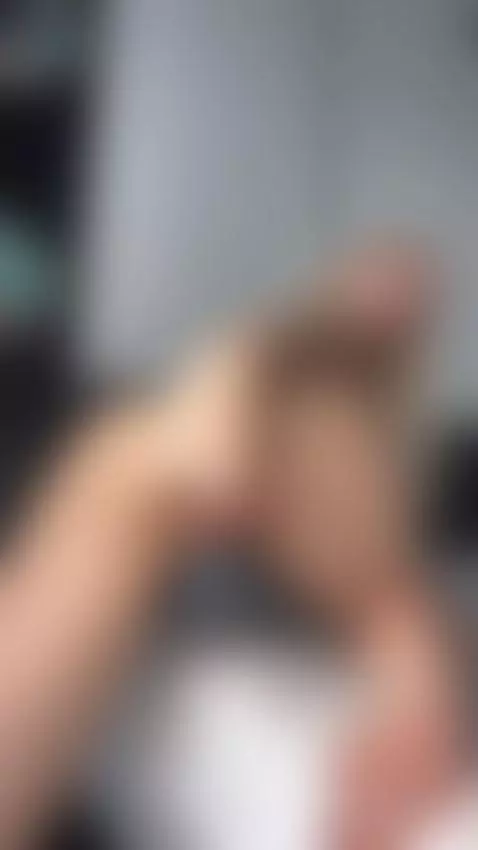 Blonde, sleek, and dangerously sweet 💫
Can’t stop looking? L... by chlloekinky