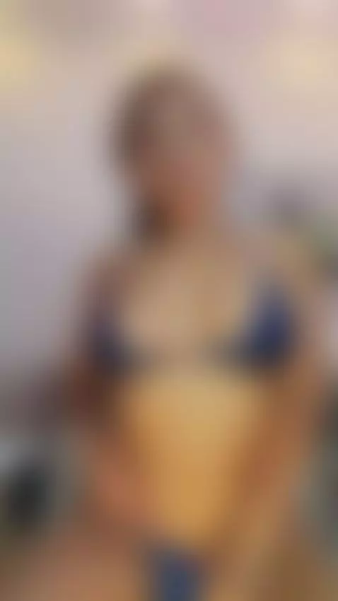 latina, 18, colombia by issi-loren