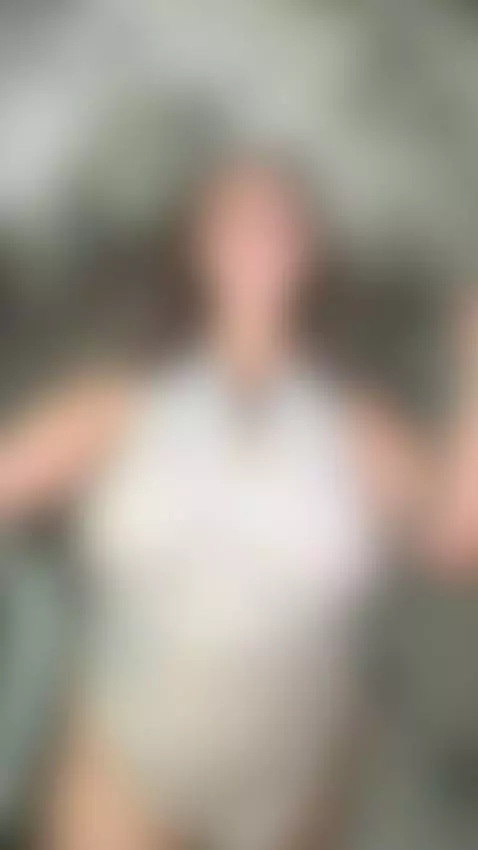 Hot clip — sensual and ready. Watch full content on my page by bettybong