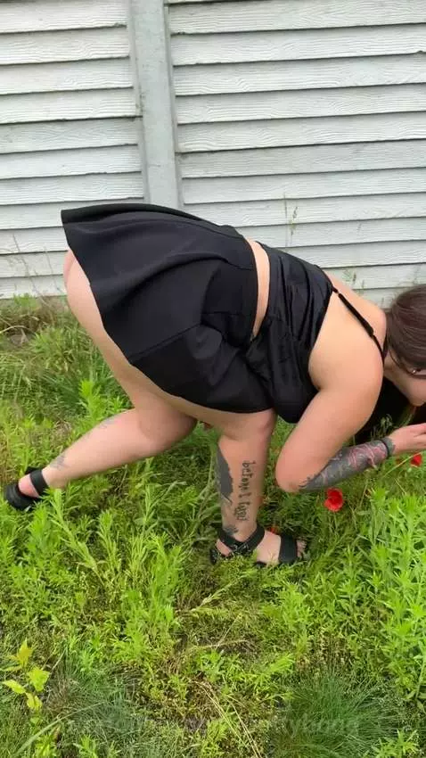 Hot clip — sensual and ready. Watch full content on my page by bettybong