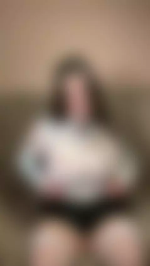 Hot clip — sultry and ready. Watch full content on my page by bettybong