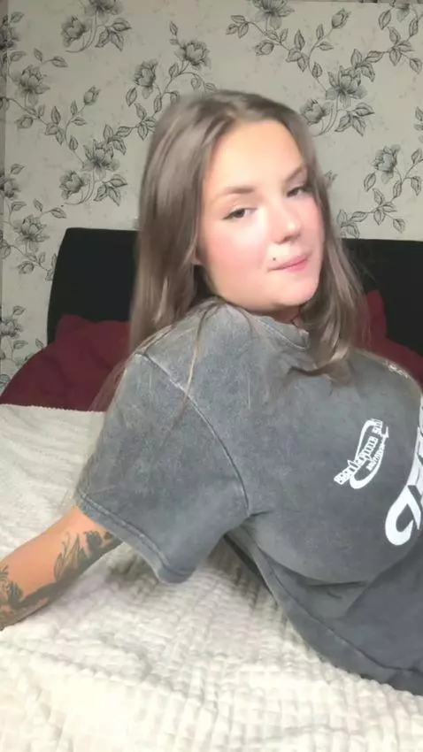 Short tease: steamy moment. Want more? Tap my profile by bettybong