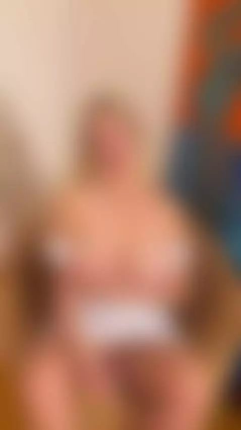 My curves, all yours 🍒 by realstellacardo