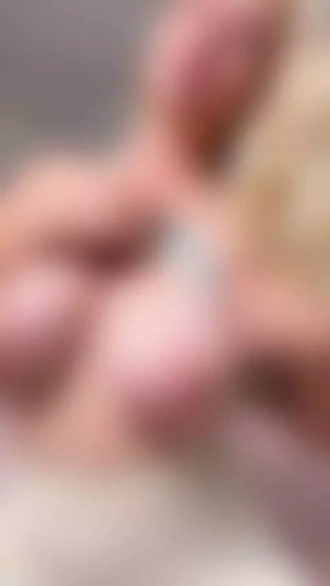 Juicy curves 🤤 by realstellacardo