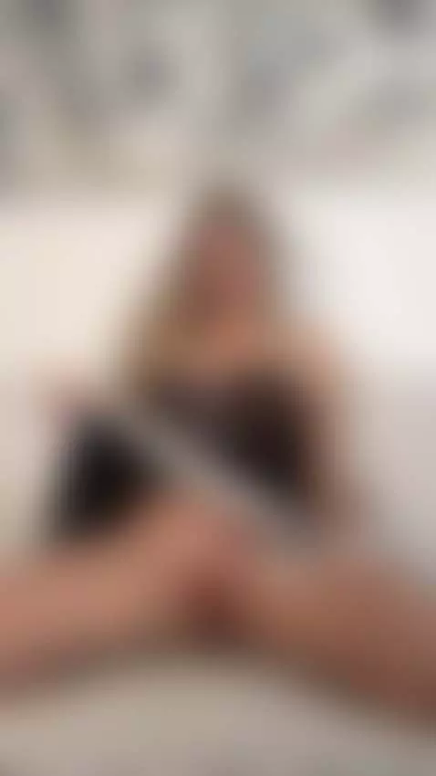 Peek at my curves 🤤 by realstellacardo