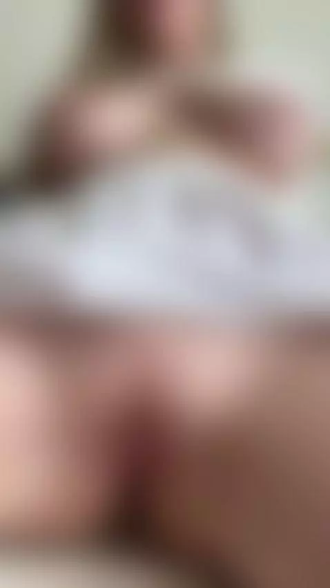 Little pussy under the mini skirt 😏 by realstellacardo