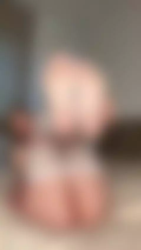 Your eyes follow my feet 🤤 by realstellacardo