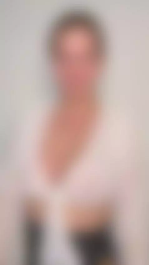 Are you staring… or pretending not to? 😼 by realstellacardo