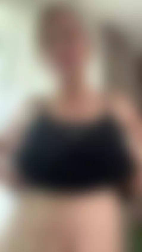 Do you like how they fill the frame? 👀 by realstellacardo