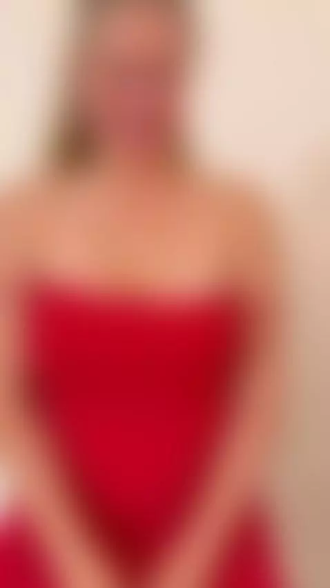 Filling the frame like a queen 👑 by realstellacardo