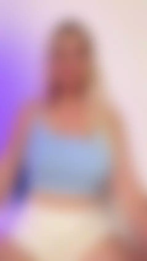 Can you handle my curves this close? 😈 by realstellacardo