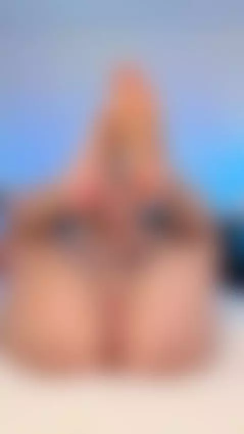 Do you like how my feet tease along with my curves? 😏 by realstellacardo