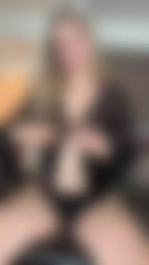 Would you really look away from this now? 🎯 by realstellacardo