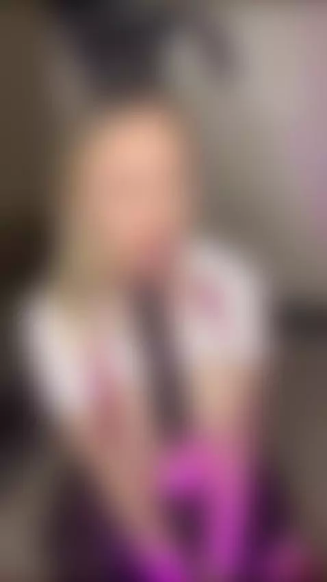 Showed her tits while no one was looking (big boobs) by emilihixx